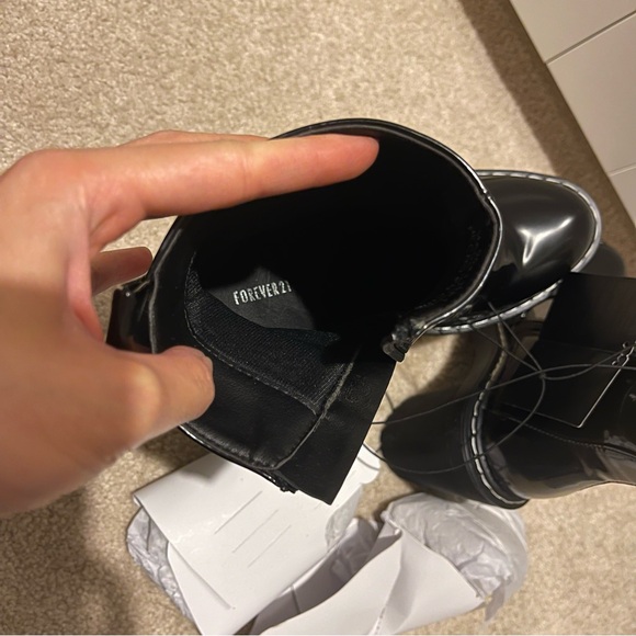 🏷️NWT🏷️ Forever 21 Faux Leather Ankle Boots - Picture 3 of 8